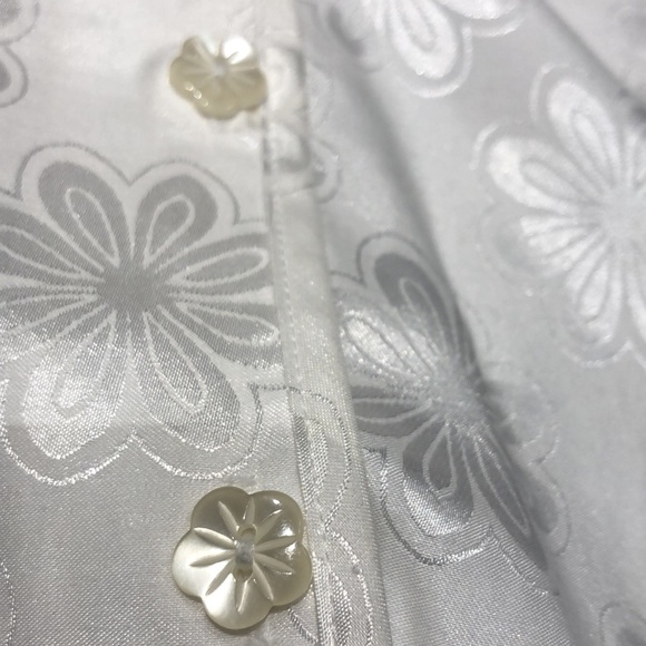 Foxcroft blouse with flowers looks like silk. - Picture 7 of 7